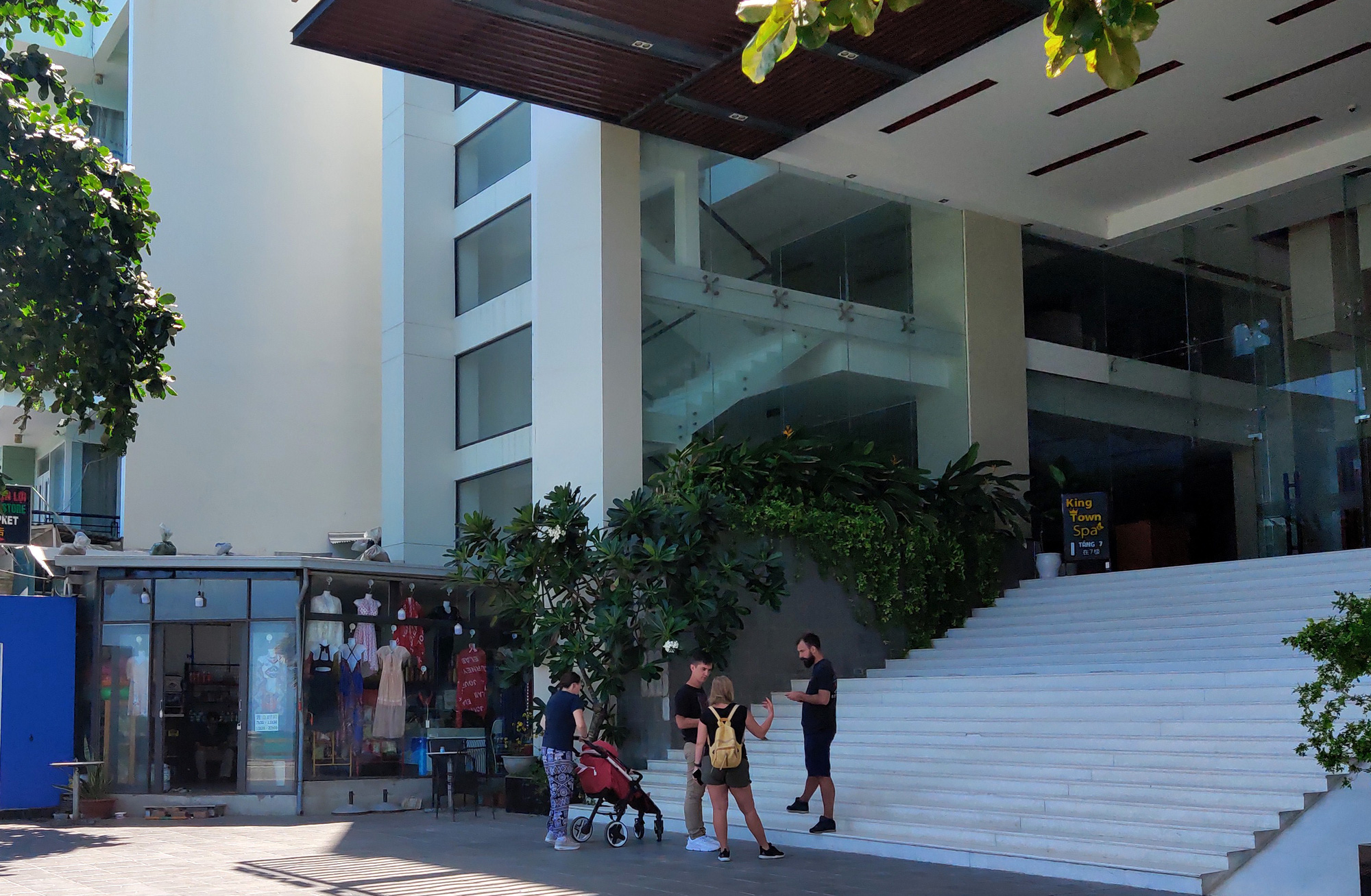Nha Trang: Hàng loạt khách sạn rao bán, tạm ngừng hoạt động vì Covid-19 - Ảnh 12. Nha Trang: Hàng loạt khách sạn rao bán, tạm ngừng hoạt động vì Covid-19 - Ảnh 12.