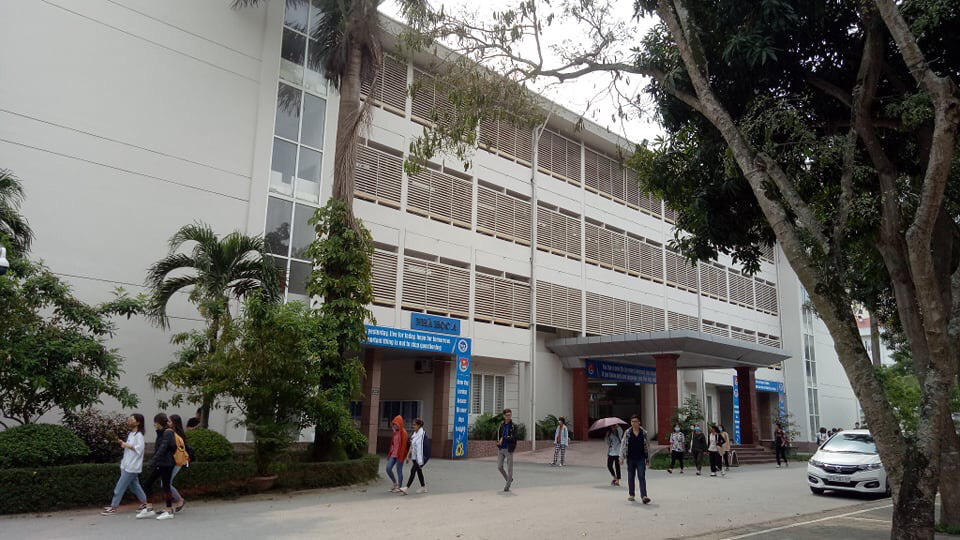 Sinh viên trở lại giảng đường sau kì nghỉ dịch Covid-19 - Ảnh 12. Sinh viên trở lại giảng đường sau kì nghỉ dịch Covid-19 - Ảnh 12.