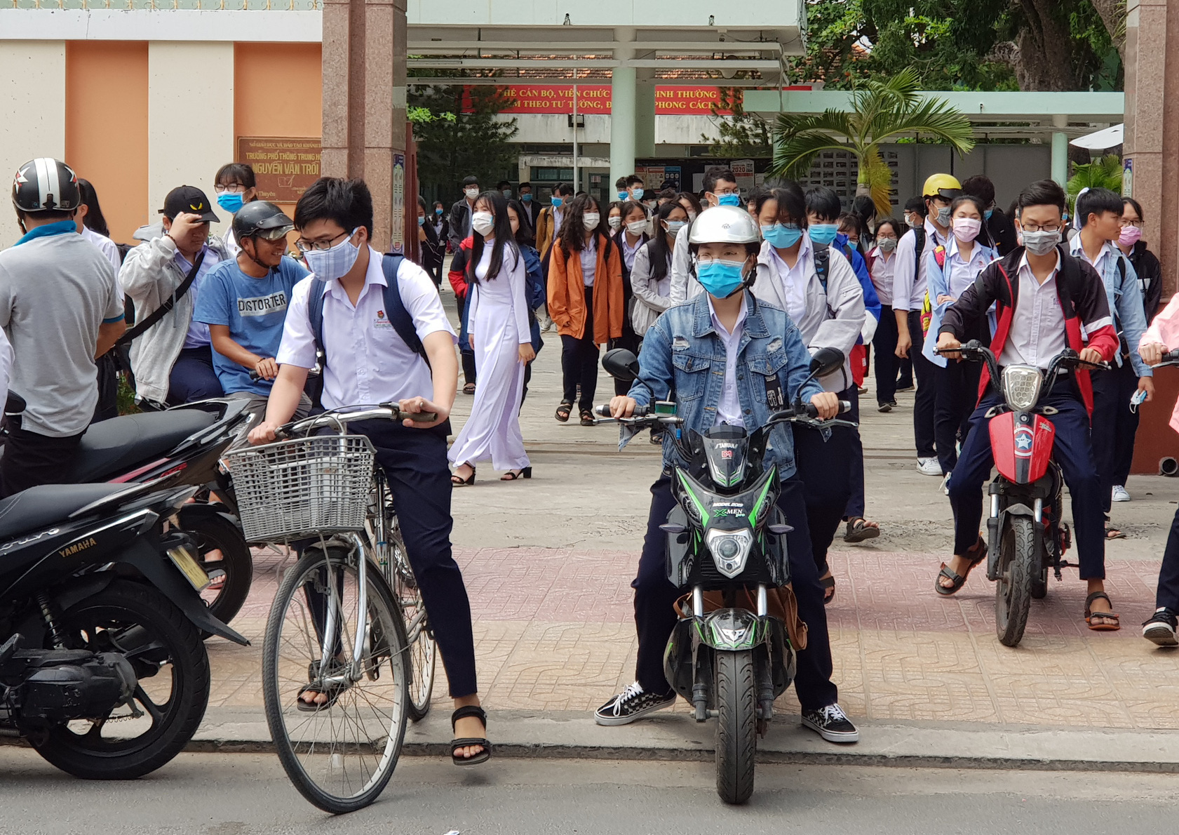 Khánh Hòa: Thêm 10 trường hợp cách li mới và hơn 1.000 học sinh không đến trường - Ảnh 2. Khánh Hòa: Thêm 10 trường hợp cách li mới và hơn 1.000 học sinh không đến trường - Ảnh 2.