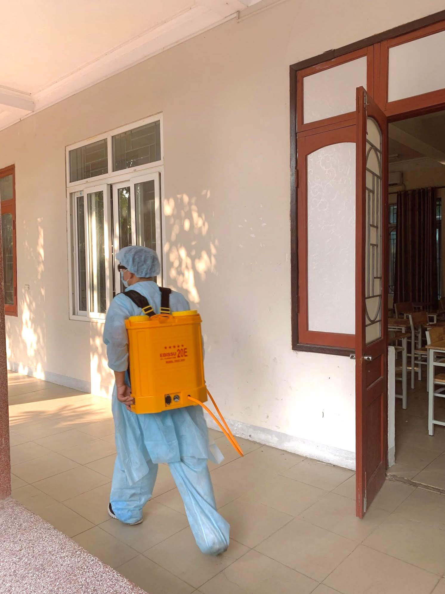 Sinh viên trở lại giảng đường sau kì nghỉ dịch Covid-19 - Ảnh 13. Sinh viên trở lại giảng đường sau kì nghỉ dịch Covid-19 - Ảnh 13.
