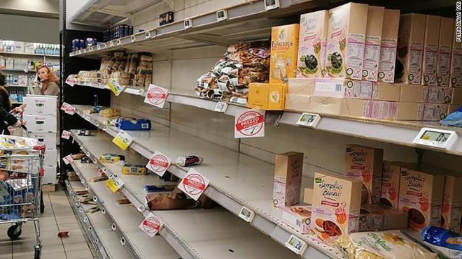 Sau châu Á, đến lượt người châu Âu và Mỹ đổ xô đi mua giấy vệ sinh - Ảnh 16. Sau châu Á, đến lượt người châu Âu và Mỹ đổ xô đi mua giấy vệ sinh - Ảnh 16.