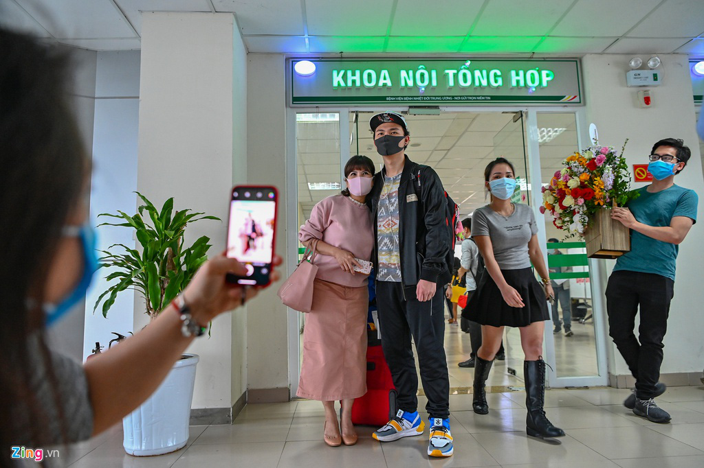30 công dân Việt Nam trở về từ Vũ Hán được xuất viện - Ảnh 8. 30 công dân Việt Nam trở về từ Vũ Hán được xuất viện - Ảnh 8.