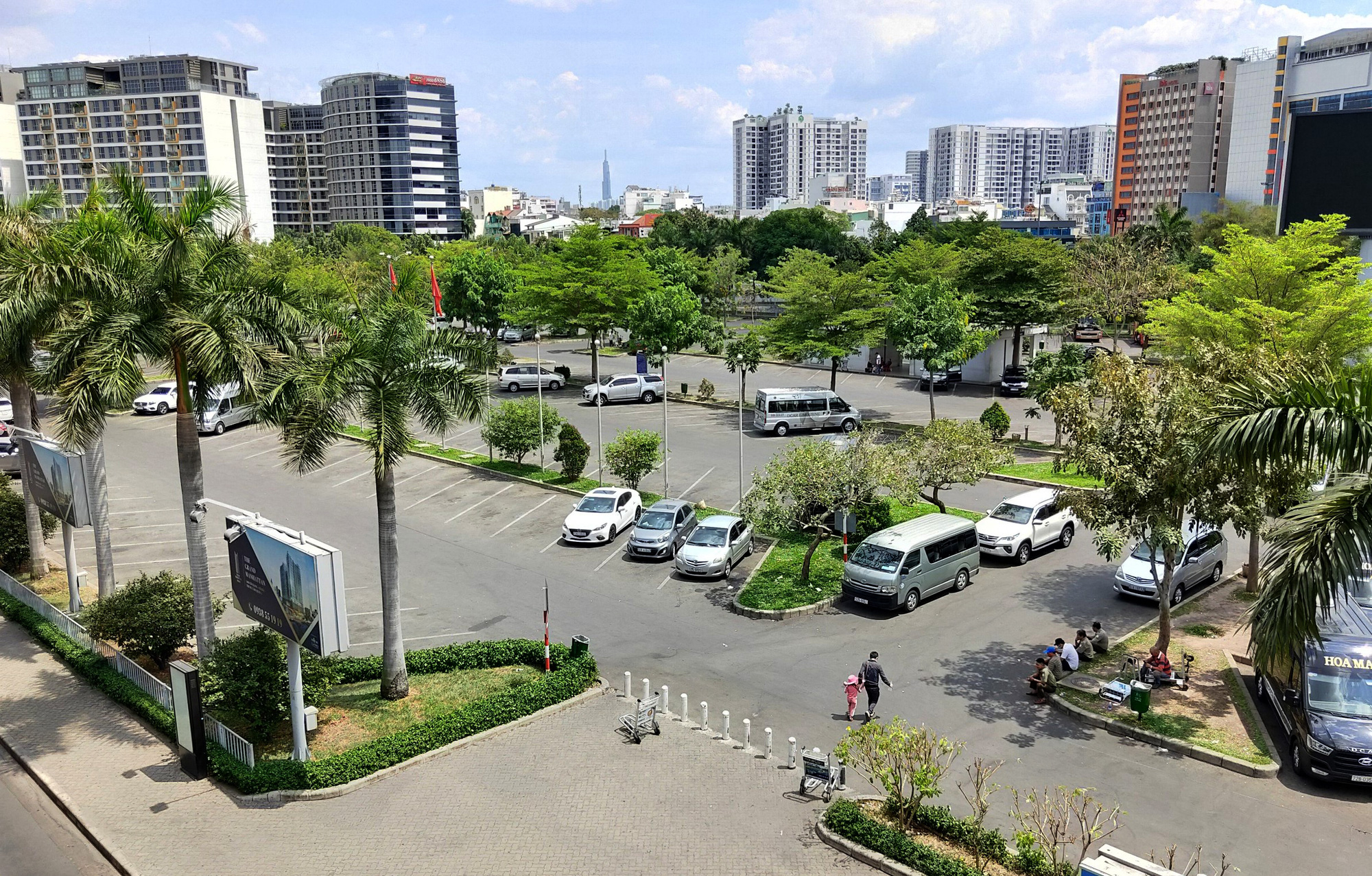 Sân bay Tân Sơn Nhất: Ga trong nước nhộn nhịp, cảng quốc tế đìu hiu vì Covid-19 - Ảnh 11. Sân bay Tân Sơn Nhất: Ga trong nước nhộn nhịp, cảng quốc tế đìu hiu vì Covid-19 - Ảnh 11.