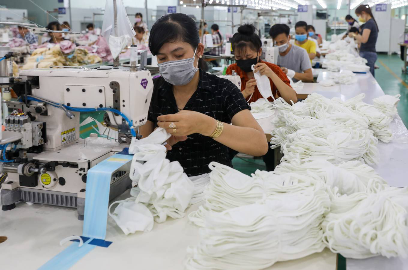 Sản xuất khẩu trang vải kháng khuẩn - Ảnh 6. Sản xuất khẩu trang vải kháng khuẩn - Ảnh 6.