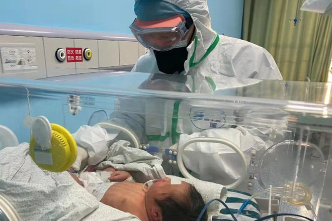 60 thai phụ nhiễm virus corona sinh con khỏe mạnh ở Vũ Hán - Ảnh 1. 60 thai phụ nhiễm virus corona sinh con khỏe mạnh ở Vũ Hán - Ảnh 1.