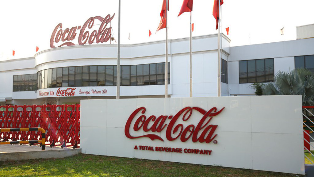 Coca-Cola tạm dừng hoạt động quảng cáo, trích 7 tỉ đồng phòng chống dịch Covid-19 - Ảnh 1.