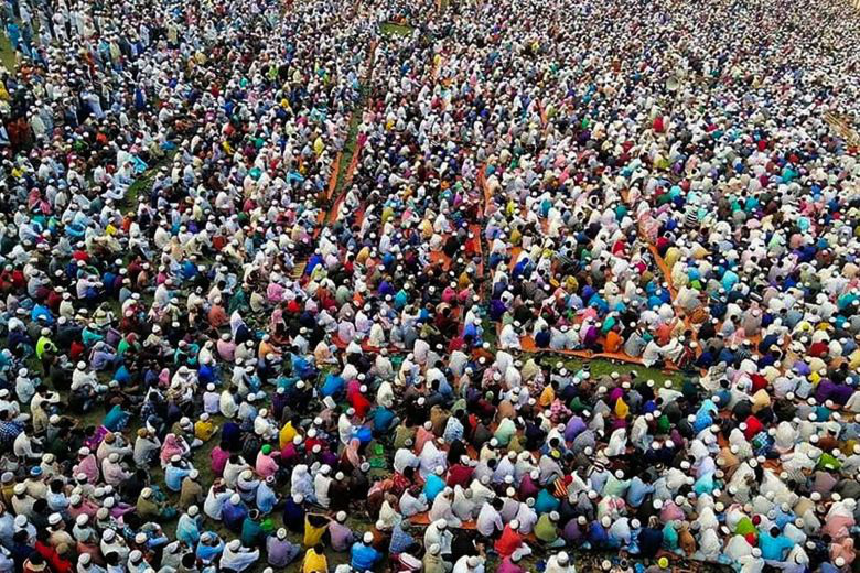 25.000 người cầu nguyện để 'đuổi' virus corona tại Bangladesh - Ảnh 1. 25.000 người cầu nguyện để 'đuổi' virus corona tại Bangladesh - Ảnh 1.