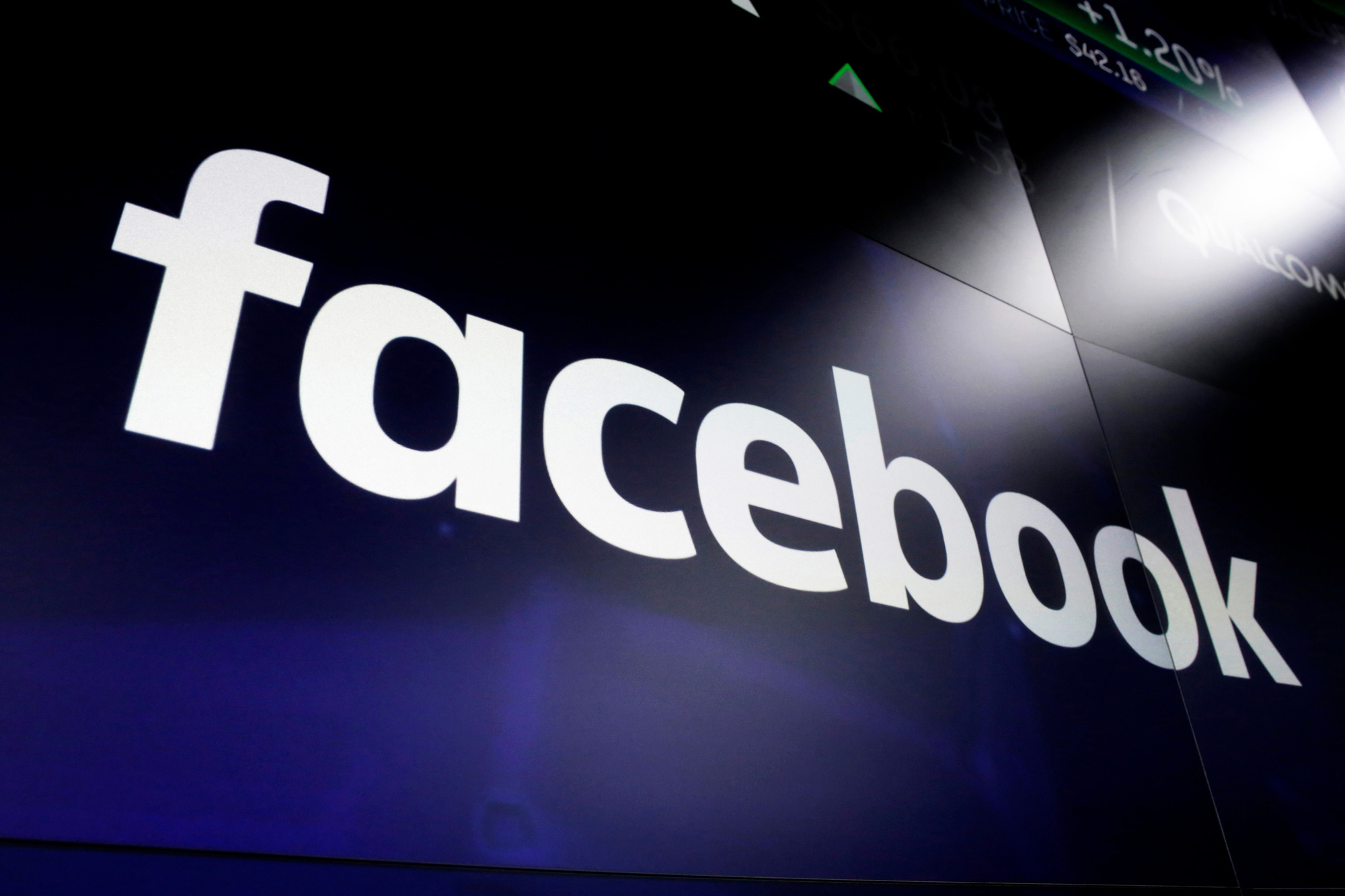 Facebook xử lý mạnh tay với các cá nhân rao bán các mặt hàng liên quan đến virus corona - Ảnh 2.