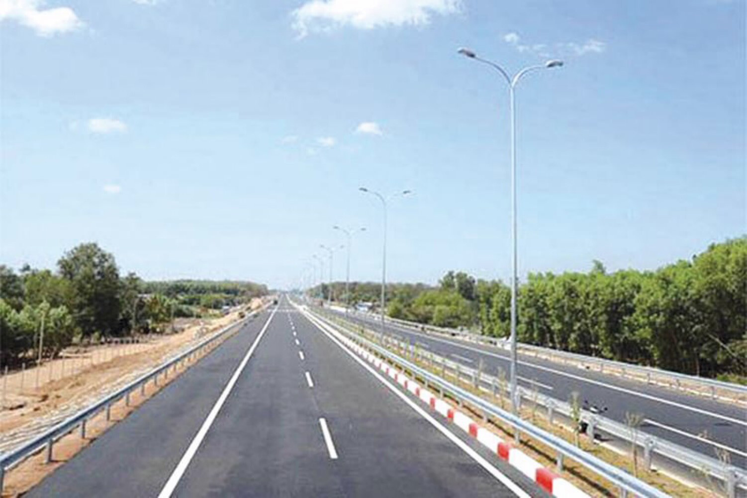 Chuyển 3 dự án sang đầu tư công, cao tốc Bắc – Nam thiếu vốn trầm trọng - Ảnh 1. Chuyển 3 dự án sang đầu tư công, cao tốc Bắc – Nam thiếu vốn trầm trọng - Ảnh 1.