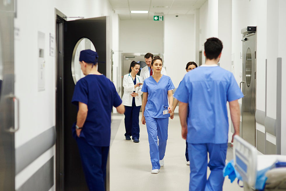 Nhập viện vì Covid - 19, cô gái người Mỹ hốt hoảng với tờ hoá đơn lên tới gần 900 triệu đồng - Ảnh 2.
