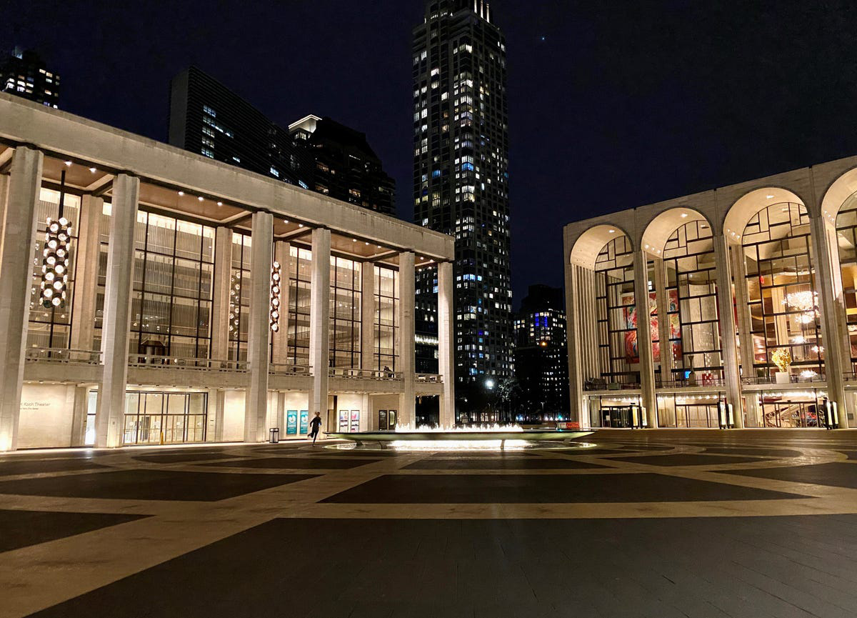 ‘Thành phố không ngủ’ New York đang ngủ yên và ảm đạm vì Covid-19 - Ảnh 8.