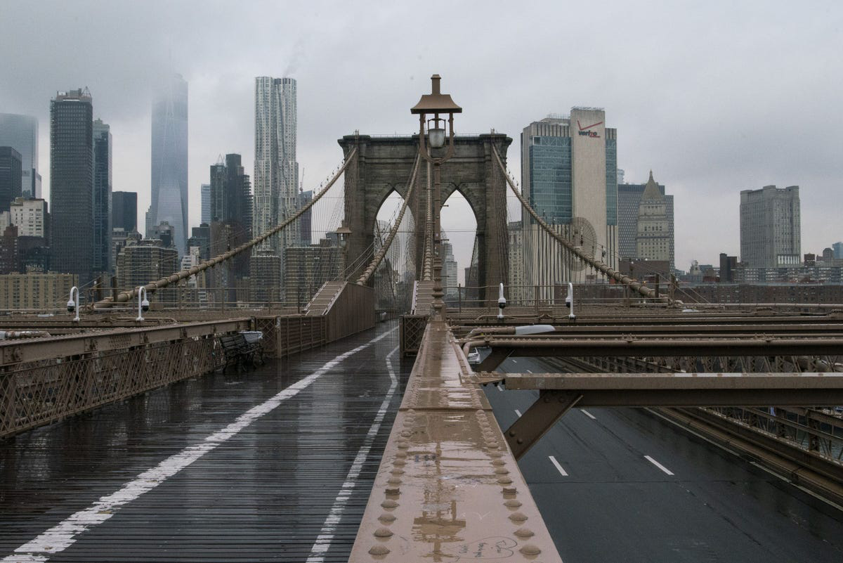 ‘Thành phố không ngủ’ New York đang ngủ yên và ảm đạm vì Covid-19 - Ảnh 9.