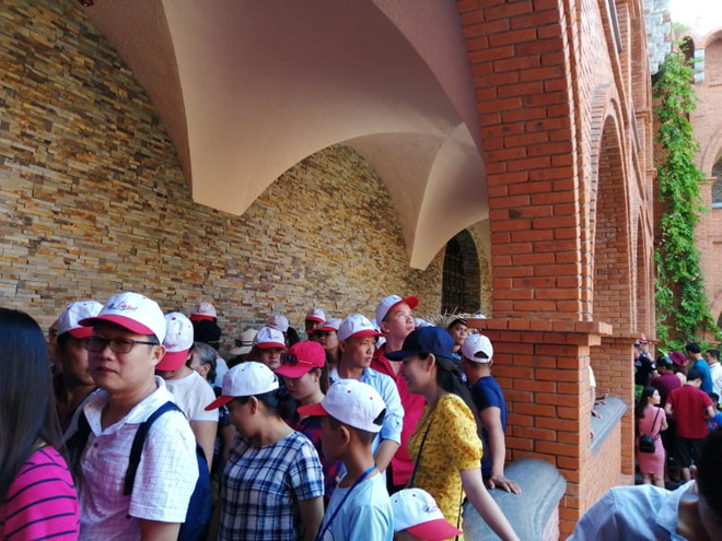Hướng dẫn viên du lịch Việt mùa dịch Covid-19: Từ ăn 5 sao xuống hủ tiếu gõ - Ảnh 1. Hướng dẫn viên du lịch Việt mùa dịch Covid-19: Từ ăn 5 sao xuống hủ tiếu gõ - Ảnh 1.