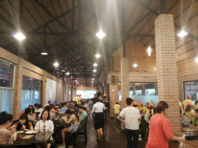 Hướng dẫn viên du lịch Việt mùa dịch Covid-19: Từ ăn 5 sao xuống hủ tiếu gõ - Ảnh 2. Hướng dẫn viên du lịch Việt mùa dịch Covid-19: Từ ăn 5 sao xuống hủ tiếu gõ - Ảnh 2.