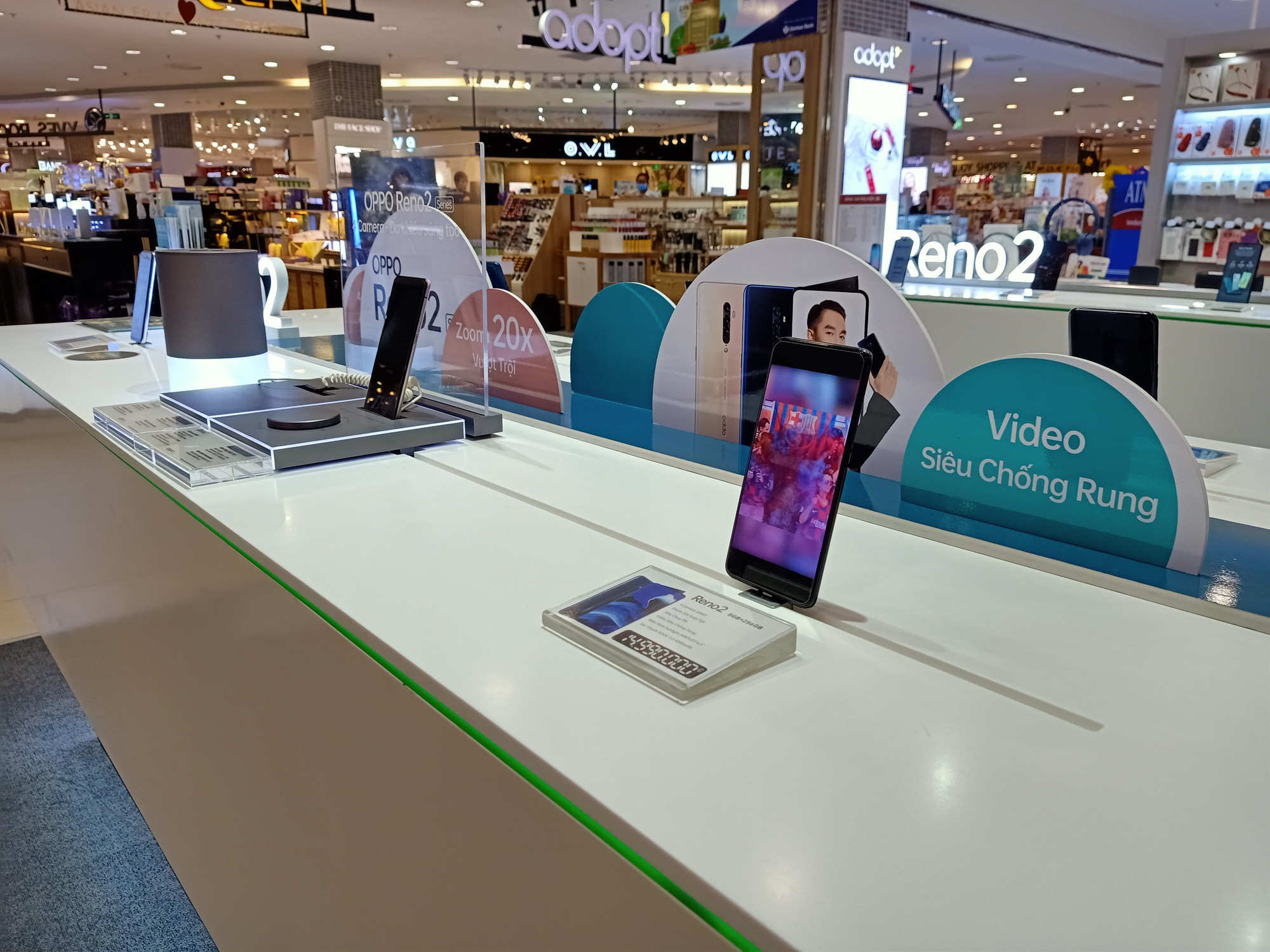 Điện thoại giảm giá tuần này: iPhone tiếp tục giảm nhẹ, Android tưng bừng khuyến mãi - Ảnh 3. Điện thoại giảm giá tuần này: iPhone tiếp tục giảm nhẹ, Android tưng bừng khuyến mãi - Ảnh 3.
