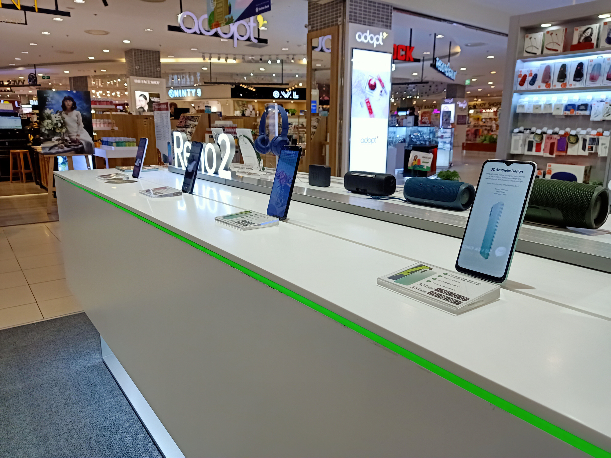 Điện thoại giảm giá tuần này: iPhone tiếp tục giảm nhẹ, Android tưng bừng khuyến mãi - Ảnh 4. Điện thoại giảm giá tuần này: iPhone tiếp tục giảm nhẹ, Android tưng bừng khuyến mãi - Ảnh 4.