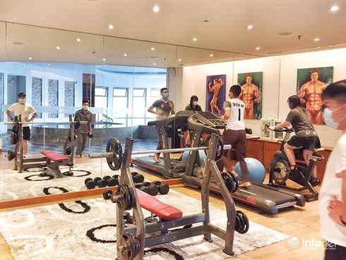 Đà Nẵng: Khách nước ngoài vỡ òa niềm vui hoàn thành 2 tuần cách li tại KS Vanda - Ảnh 4. Đà Nẵng: Khách nước ngoài vỡ òa niềm vui hoàn thành 2 tuần cách li tại KS Vanda - Ảnh 4.