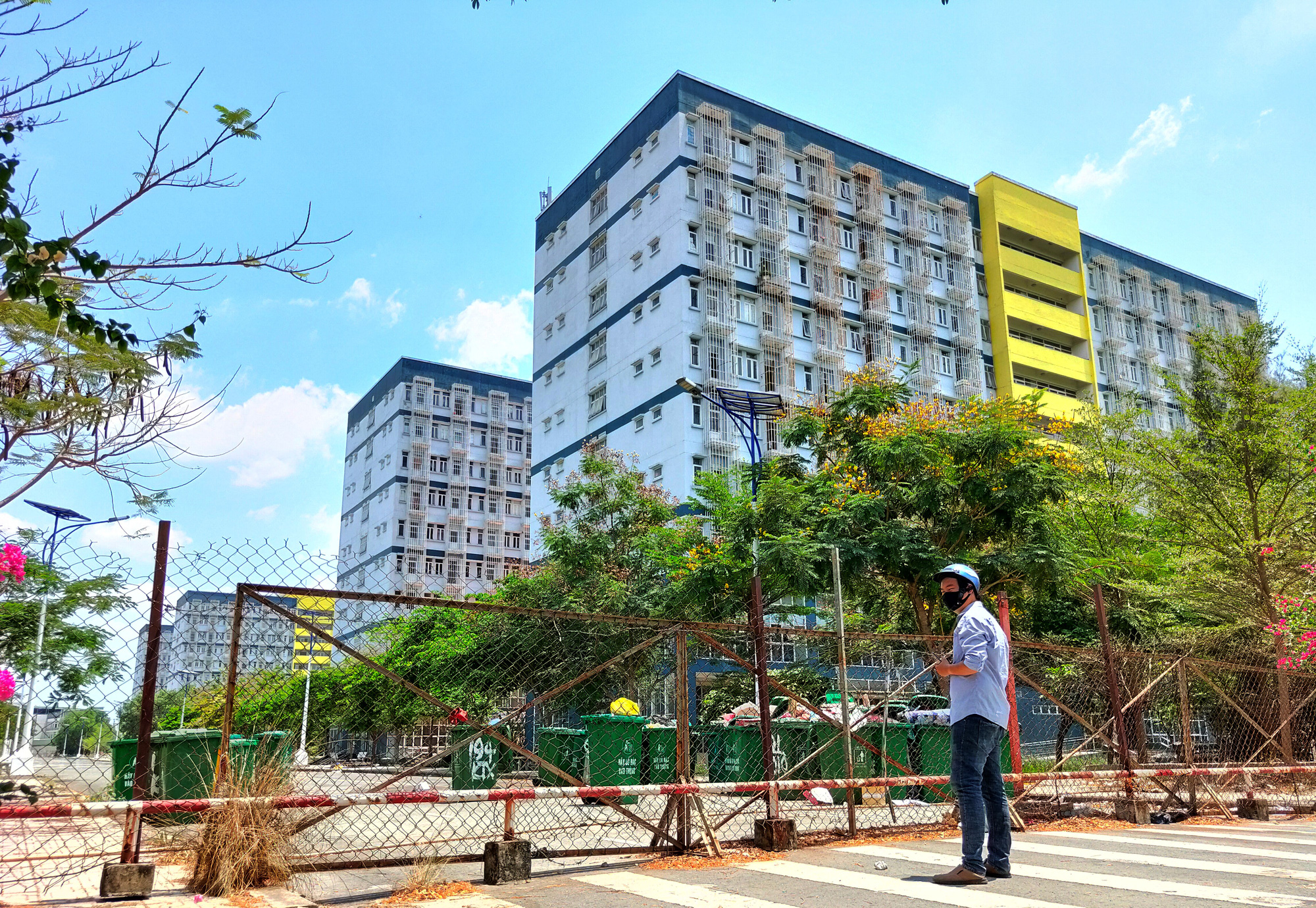 Toàn cảnh khu kí túc xá hiện đại nhất Việt Nam, được TP HCM trưng dụng làm nơi cách li tập trung phòng chống Covid-19 - Ảnh 11. Toàn cảnh khu kí túc xá hiện đại nhất Việt Nam, được TP HCM trưng dụng làm nơi cách li tập trung phòng chống Covid-19 - Ảnh 11.