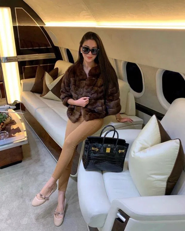 Giới siêu giàu bị lên án vì 'chạy' xét nghiệm, ở nơi cách li xa xỉ - Ảnh 2. Giới siêu giàu bị lên án vì 'chạy' xét nghiệm, ở nơi cách li xa xỉ - Ảnh 2.