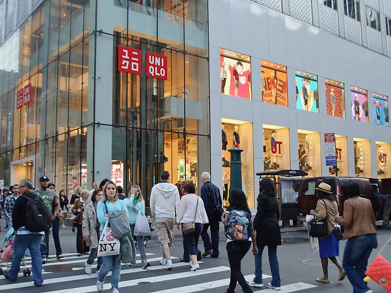 Sợ Covid-19, Uniqlo đóng cửa 50 điểm bán trên toàn nước Mỹ - Ảnh 1.