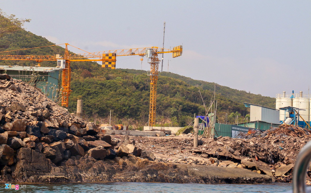 Xây công trình không phép ở đảo Hòn Tằm, lấn danh thắng vịnh Nha Trang - Ảnh 4. Xây công trình không phép ở đảo Hòn Tằm, lấn danh thắng vịnh Nha Trang - Ảnh 4.