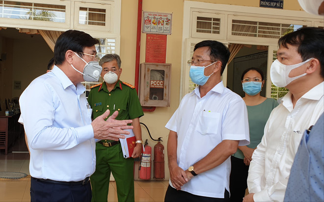 Bệnh nhân Covid-19 thứ 100: Quận 8 cách li tập trung 129 người, cách li tại chỗ 140 hộ - Ảnh 2.