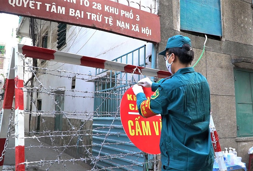 Bệnh nhân Covid-19 thứ 100: Quận 8 cách li tập trung 129 người, cách li tại chỗ 140 hộ - Ảnh 1.