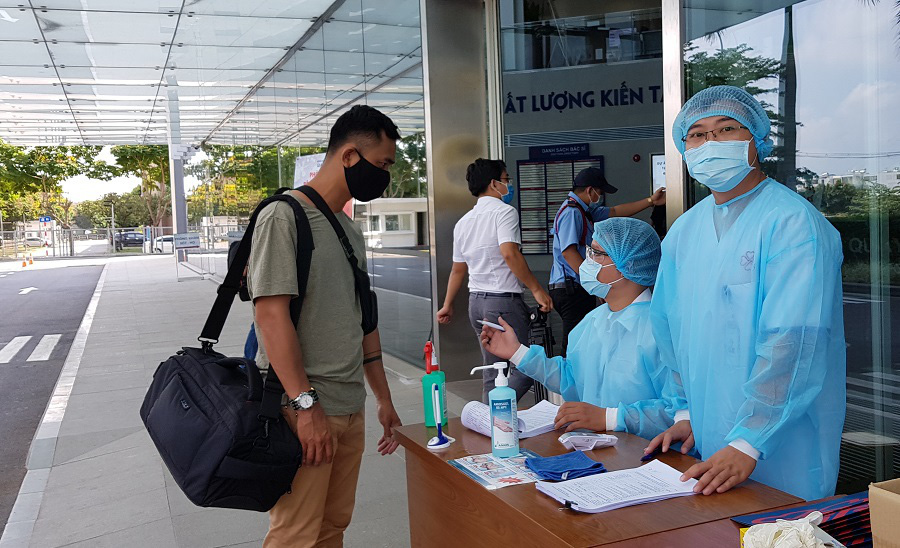 Đề nghị phạt nóng ca bệnh Covid thứ 100 vì trốn cách li - Ảnh 3. Đề nghị phạt nóng ca bệnh Covid thứ 100 vì trốn cách li - Ảnh 3.