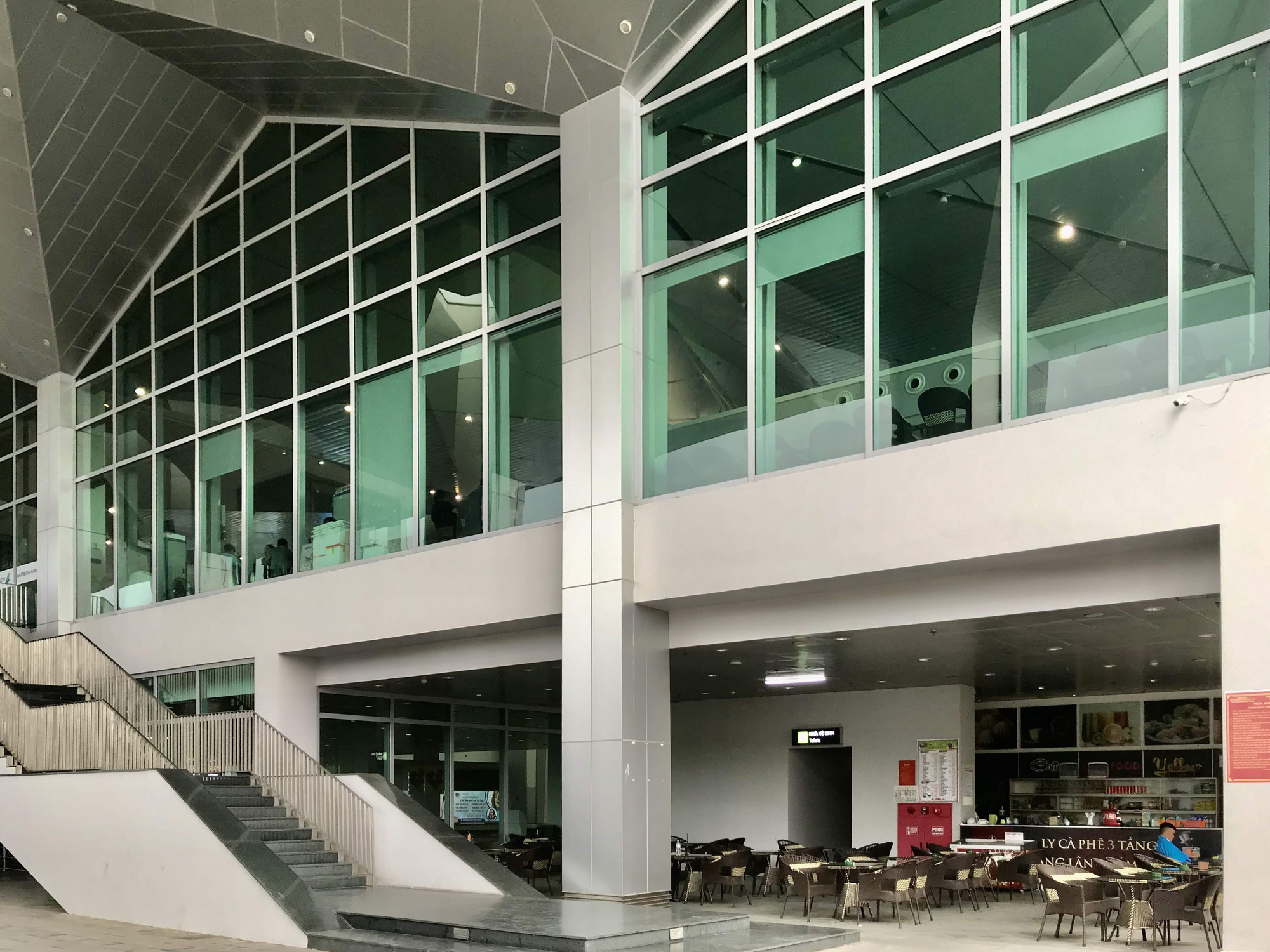 Nghệ An: Nhà xe bình thường chạy 8-10 chuyến một ngày, nay chỉ chạy 2 chuyến vẫn không kín khách - Ảnh 2. Nghệ An: Nhà xe bình thường chạy 8-10 chuyến một ngày, nay chỉ chạy 2 chuyến vẫn không kín khách - Ảnh 2.