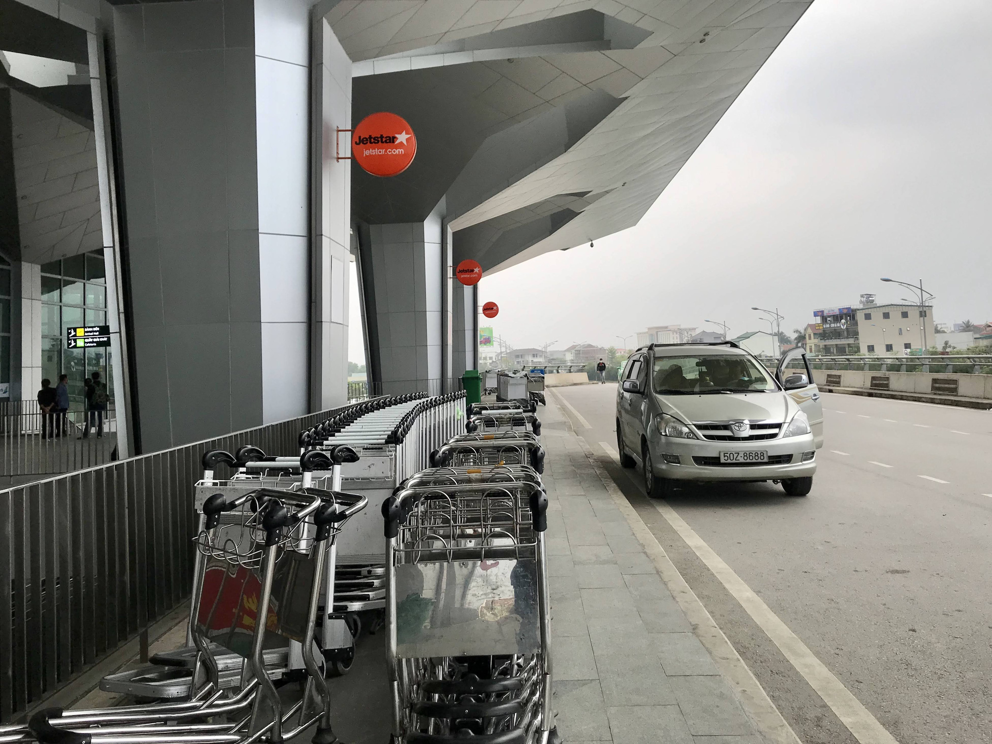 Nghệ An: Nhà xe bình thường chạy 8-10 chuyến một ngày, nay chỉ chạy 2 chuyến vẫn không kín khách - Ảnh 1. Nghệ An: Nhà xe bình thường chạy 8-10 chuyến một ngày, nay chỉ chạy 2 chuyến vẫn không kín khách - Ảnh 1.