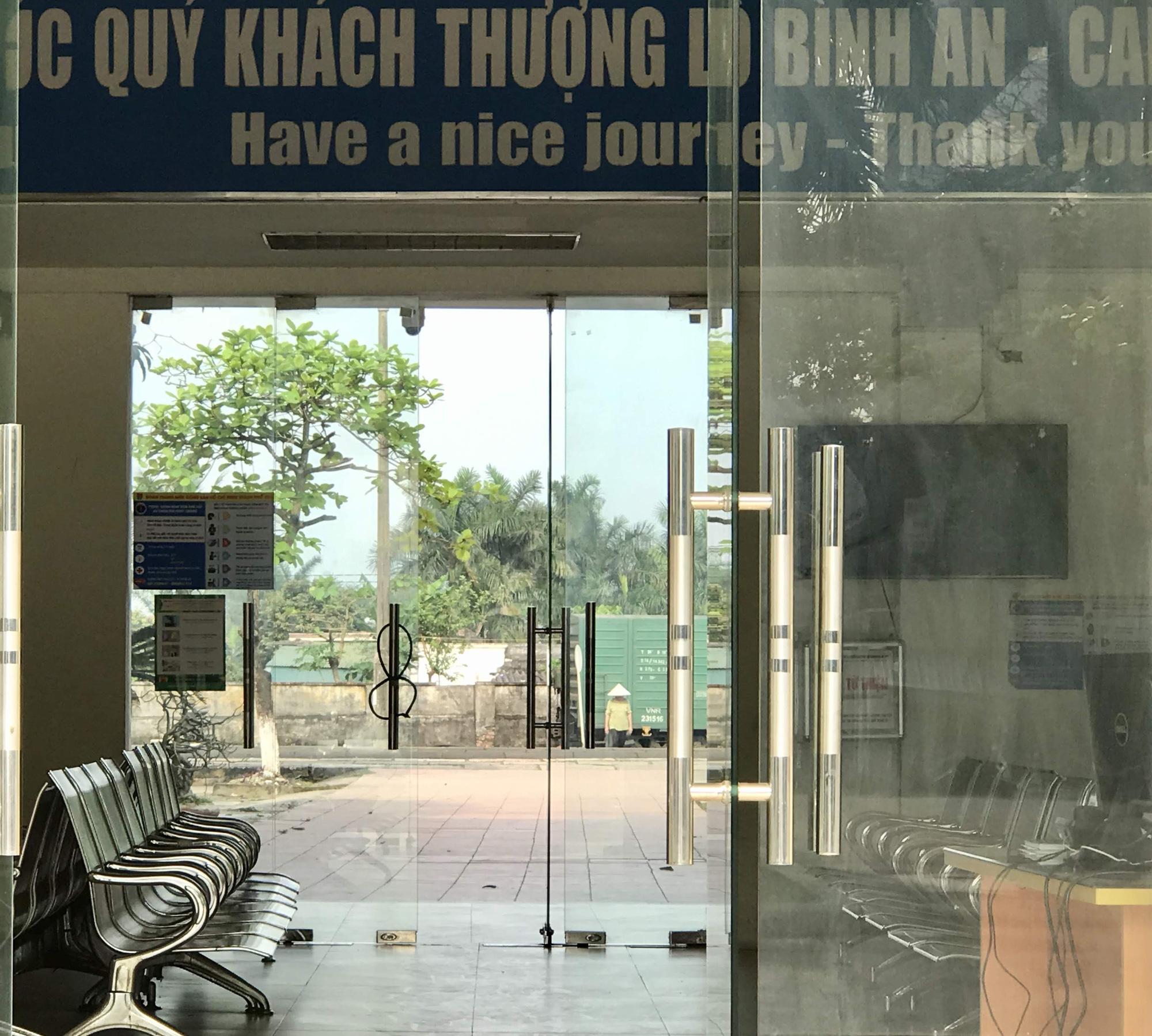 Nghệ An: Nhà xe bình thường chạy 8-10 chuyến một ngày, nay chỉ chạy 2 chuyến vẫn không kín khách - Ảnh 14. Nghệ An: Nhà xe bình thường chạy 8-10 chuyến một ngày, nay chỉ chạy 2 chuyến vẫn không kín khách - Ảnh 14.