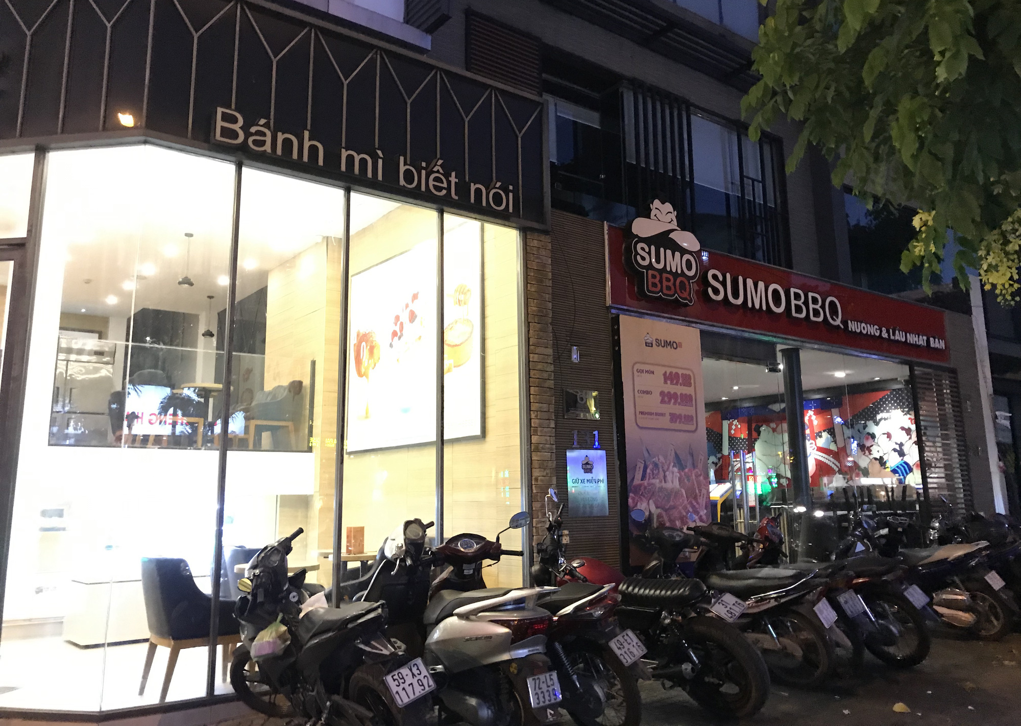 Nhà hàng, quán ăn Sài Gòn vội vàng đóng cửa phòng Covid-19 sau quyết định của UBND TP - Ảnh 8. Nhà hàng, quán ăn Sài Gòn vội vàng đóng cửa phòng Covid-19 sau quyết định của UBND TP - Ảnh 8.
