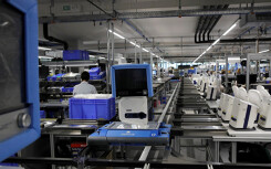 Công ty sản xuất máy thở phục vụ chống dịch Covid-19 ở Trung Quốc quá tải vì quá nhiều đơn hàng khắp thế giới