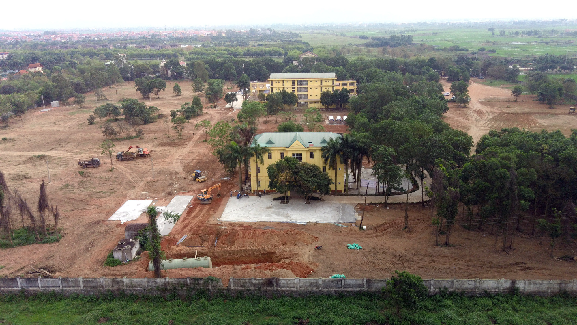 Hà Nội sửa xong bệnh viện bỏ hoang ở Mê Linh làm khu cách li chống dịch Covid-19 - Ảnh 14. Hà Nội sửa xong bệnh viện bỏ hoang ở Mê Linh làm khu cách li chống dịch Covid-19 - Ảnh 14.
