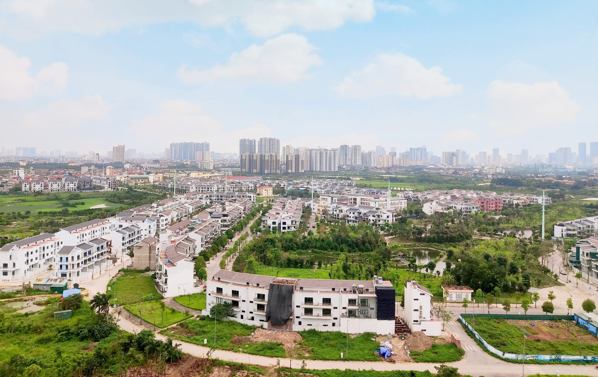 VNREA xin gia hạn nộp thuế cho doanh nghiệp địa ốc đang lao đao vì Covid-19 - Ảnh 1. VNREA xin gia hạn nộp thuế cho doanh nghiệp địa ốc đang lao đao vì Covid-19 - Ảnh 1.