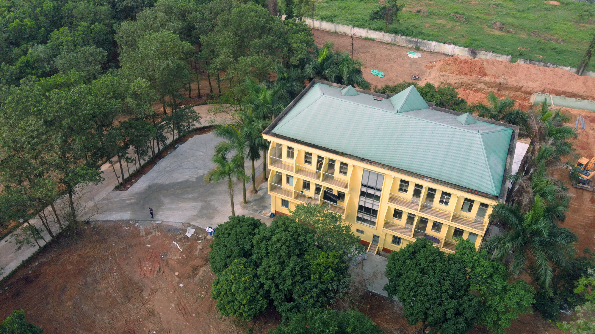 Hà Nội sửa xong bệnh viện bỏ hoang ở Mê Linh làm khu cách li chống dịch Covid-19 - Ảnh 18. Hà Nội sửa xong bệnh viện bỏ hoang ở Mê Linh làm khu cách li chống dịch Covid-19 - Ảnh 18.