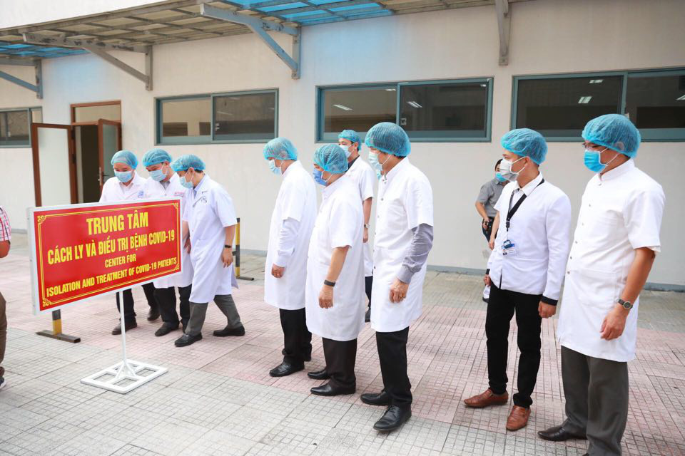 18 y bác sĩ viết đơn tình nguyện vào 'tâm dịch' Covid-19 chăm sóc bệnh nhân - Ảnh 1. 18 y bác sĩ viết đơn tình nguyện vào 'tâm dịch' Covid-19 chăm sóc bệnh nhân - Ảnh 1.