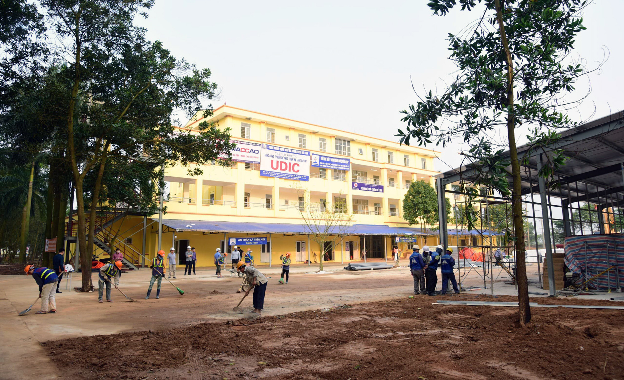 Hà Nội sửa xong bệnh viện bỏ hoang ở Mê Linh làm khu cách li chống dịch Covid-19 - Ảnh 16. Hà Nội sửa xong bệnh viện bỏ hoang ở Mê Linh làm khu cách li chống dịch Covid-19 - Ảnh 16.