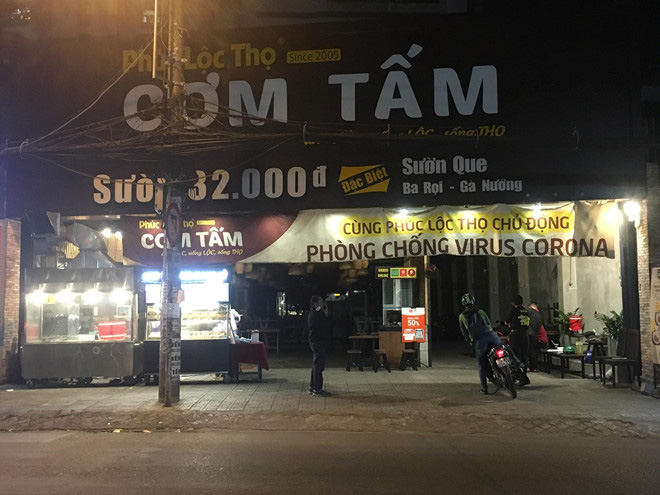 Sau lệnh đóng cửa hàng quán ở TP HCM: Dân văn phòng ăn cơm trưa thế nào? - Ảnh 2. Sau lệnh đóng cửa hàng quán ở TP HCM: Dân văn phòng ăn cơm trưa thế nào? - Ảnh 2.