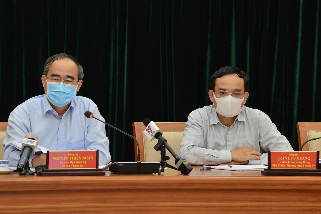 Bí thư TP HCM gợi ý trả lương cho người ở nhà để chống dịch Covid-19 - Ảnh 1.