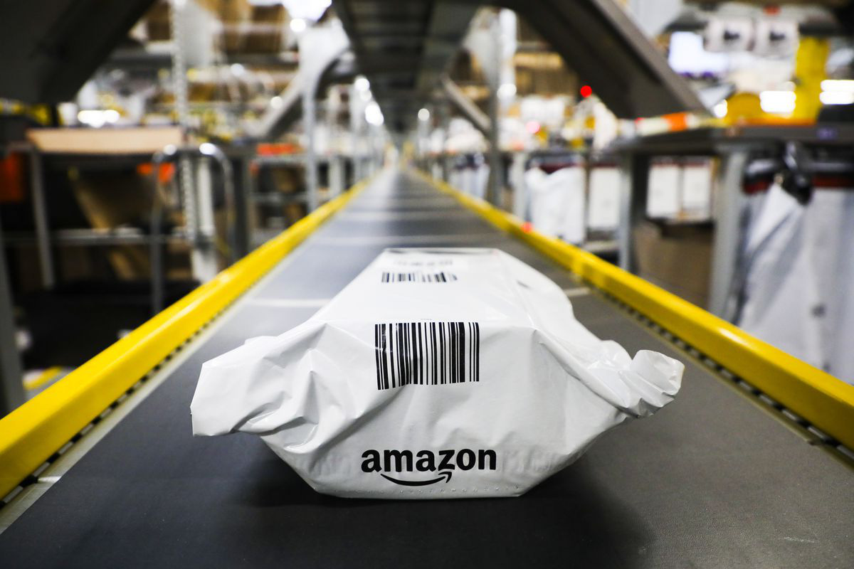 Amazon xác định có nhân viên dương tính với virus Covid-19 tại 6 kho hàng ở Mỹ - Ảnh 1. Amazon xác định có nhân viên dương tính với virus Covid-19 tại 6 kho hàng ở Mỹ - Ảnh 1.