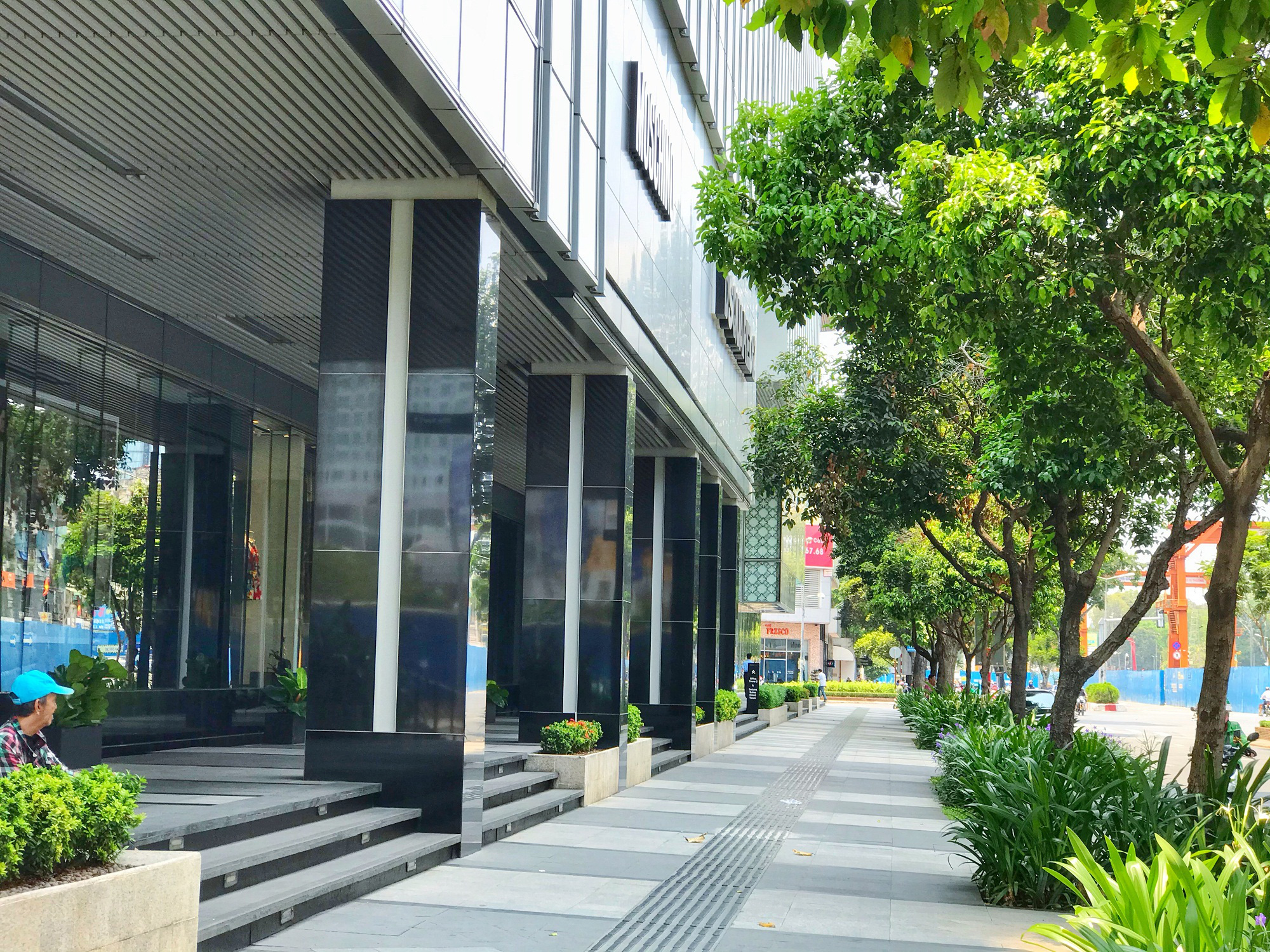 Các điểm du lịch tại TP.HCM vắng hoàn toàn sau quyết định dừng nhập cảnh người nước ngoài vào Việt Nam - Ảnh 14. Các điểm du lịch tại TP.HCM vắng hoàn toàn sau quyết định dừng nhập cảnh người nước ngoài vào Việt Nam - Ảnh 14.