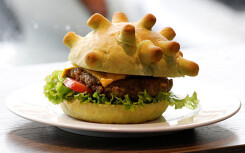 Bánh mì kẹp 'Corona' của Việt Nam được báo nước ngoài khen ngợi