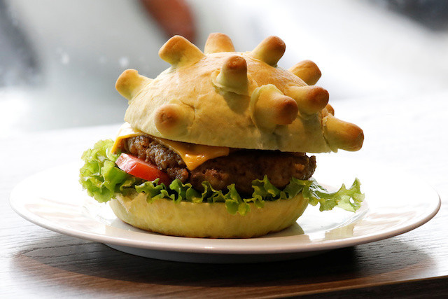 Bánh mì kẹp 'Corona' của Việt Nam được báo nước ngoài khen ngợi - Ảnh 1. Bánh mì kẹp 'Corona' của Việt Nam được báo nước ngoài khen ngợi - Ảnh 1.