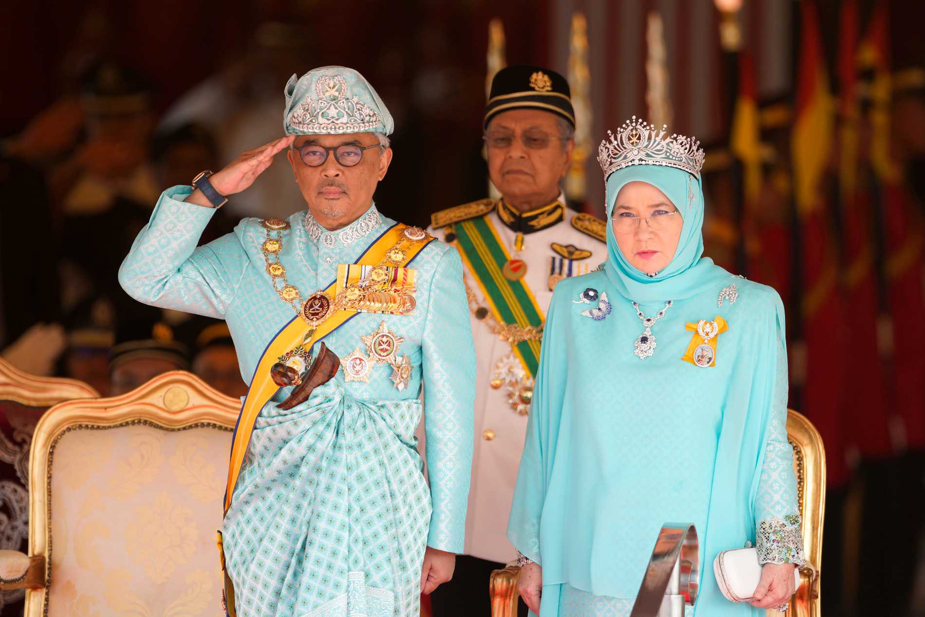 Vua và hoàng hậu Malaysia tự cách li sau khi 7 nhân viên trong cung điện xét nghiệm dương tính với Covid-19 - Ảnh 1. Vua và hoàng hậu Malaysia tự cách li sau khi 7 nhân viên trong cung điện xét nghiệm dương tính với Covid-19 - Ảnh 1.