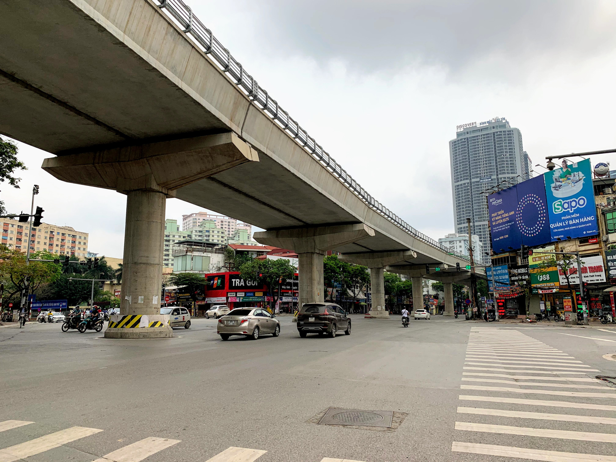 Bất chấp lệnh cấm, Phúc Long, Highland, Starbucks vẫn mở cửa đón khách - Ảnh 16.