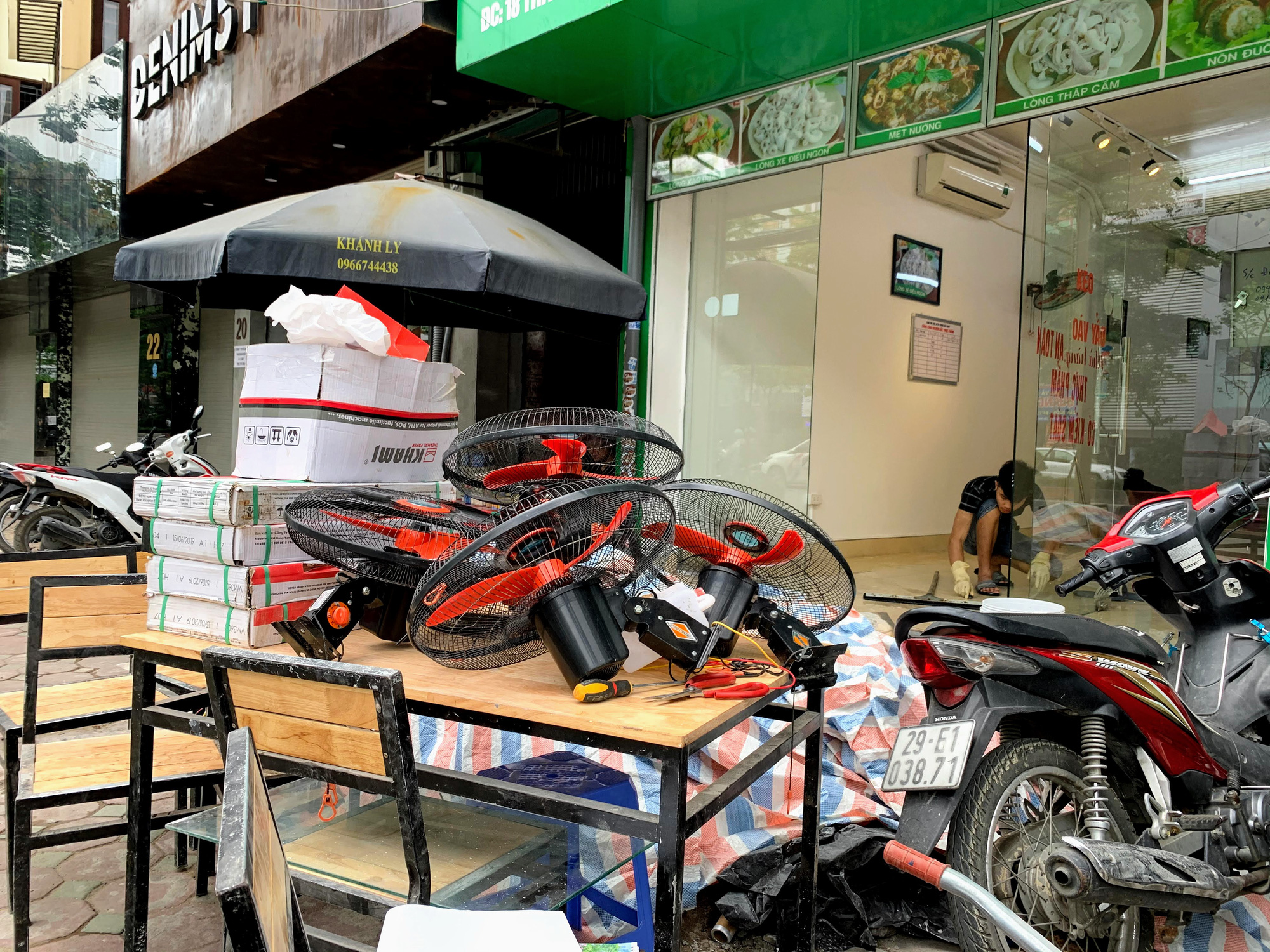 Bất chấp lệnh cấm, Phúc Long, Highland, Starbucks vẫn mở cửa đón khách - Ảnh 15.