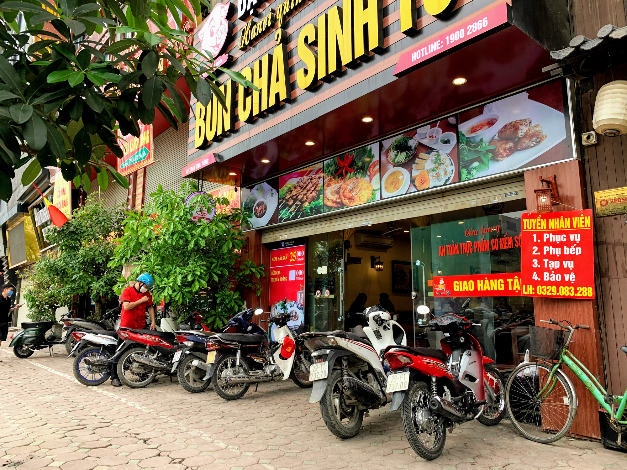 Bất chấp lệnh cấm, Phúc Long, Highland, Starbucks vẫn mở cửa đón khách - Ảnh 11.