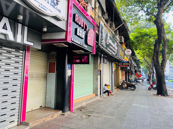 Từng người dân 'thấm đòn' Covid-19 - Ảnh 3. Từng người dân 'thấm đòn' Covid-19 - Ảnh 3.