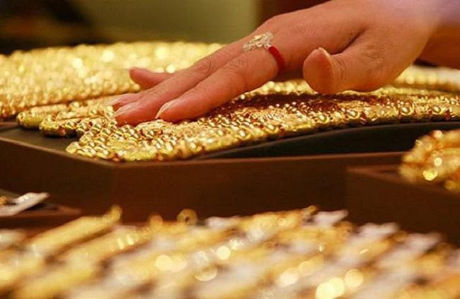 Giá vàng hôm nay 28/3: Tạm thời đi xuống, chờ đà tăng tuần mới - Ảnh 2. Giá vàng hôm nay 28/3: Tạm thời đi xuống, chờ đà tăng tuần mới - Ảnh 2.